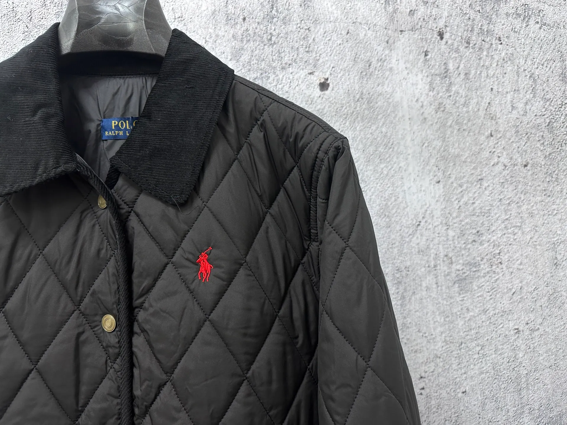 P320 【Ralph Lauren】Ralph Lauren's new brand of corduroy cotton jacket with logo embroidery on the chest, diamond plaid lapel, and perfect control of workmanship details, exquisite small logo embroidery on the chest, corduroy color-blocked lapel, and pocket design show details and highlight your personality! The version is simple but not simple! It is very youthful and energetic, and can be easily worn by both men and women. It is very in line with the fashion aesthetic concepts of today's young people! Size:S-XL